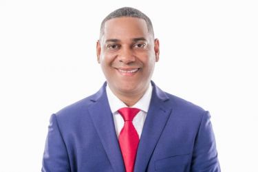 Diputado Carlos Gil denuncia triple problematica en calle de Santo Domingo Este 