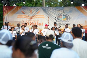 Cientos de personas se unen en Santo Domingo Este para exaltar la Palabra de Dios en la marcha caravana “Celebra la Biblia 2026”
