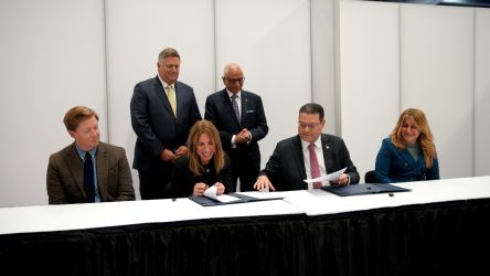 Yayo Sanz Lovatón firma alianza en SEMICON West para impulsar semiconductores en RD