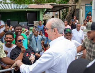 Abinader inaugurará este sábado en la provincia de Monte Plata dos carreteras y un techado escolar
