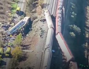 ESPAÑA: 30 muertos y decenas heridos al colisionar dos trenes