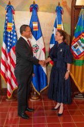 Carolina Mejía y Julio Roldán firman pacto histórico para promover cooperación y comercio entre SD y Aguadilla
