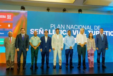 Turismo y RD Vial lanzan plan nacional de señalética turística. 
