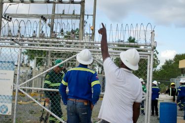 4,544 familias de Quisqueya cuentan ahora con mayor capacidad eléctrica gracias a la intervención de EDEEste