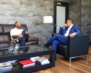Mérido Torres recibe visita de la gloria del béisbol dominicano Albert Pujols