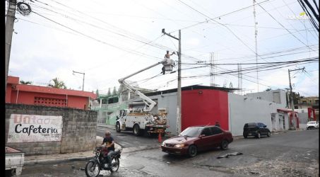 Los Tres Brazos agradece a EDEEste intervención para mejorar el alumbrado público de la comunidad