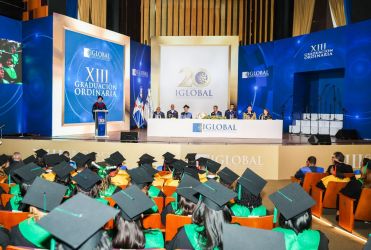IGLOBAL gradúa a 241 nuevos profesionales en acto encabezado por Leonel Fernández