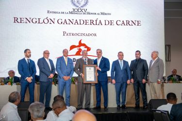 ADHA reconoce a 13 productores y agroempresarios del agro y llama a transformar las políticas públicas del sector