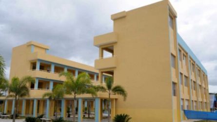 Educación suspende clases este martes en zonas vulnerables de provincias bajo alerta amarilla