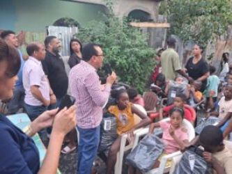 Fundación Taveras y Sector Externo FP-Boca Chica llevan soluciones escolares y alegría a niños del sector Las Mercedes