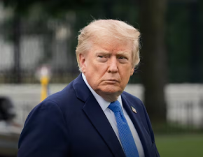 Trump lanza encuesta para cambiar nombre de la IA