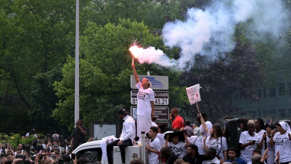 Fuego, saqueos y destrozos: los impactantes videos de las protestas en Francia