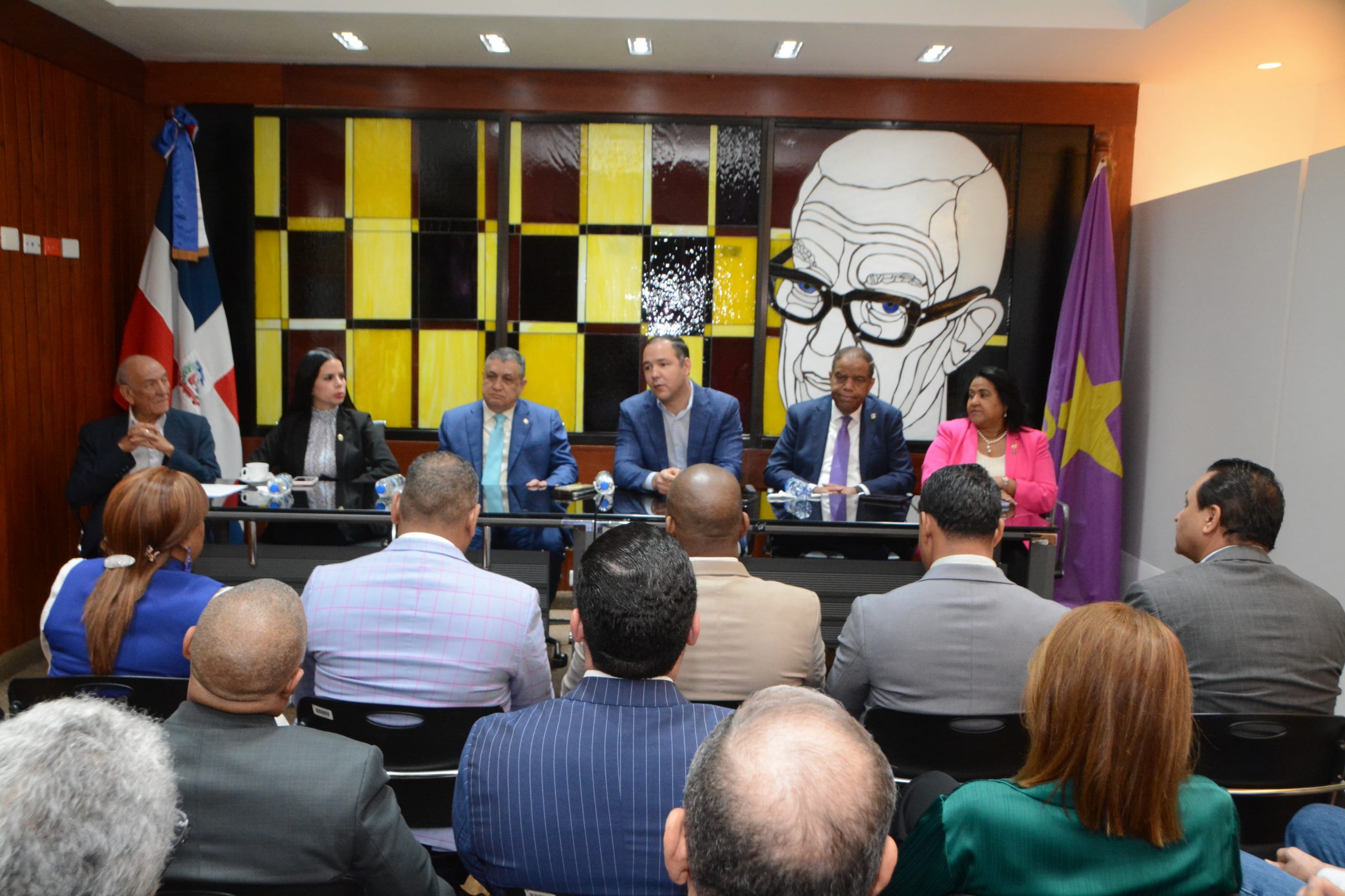 Nuevo secretario General del PLD se re&uacute;ne con bloque de diputados