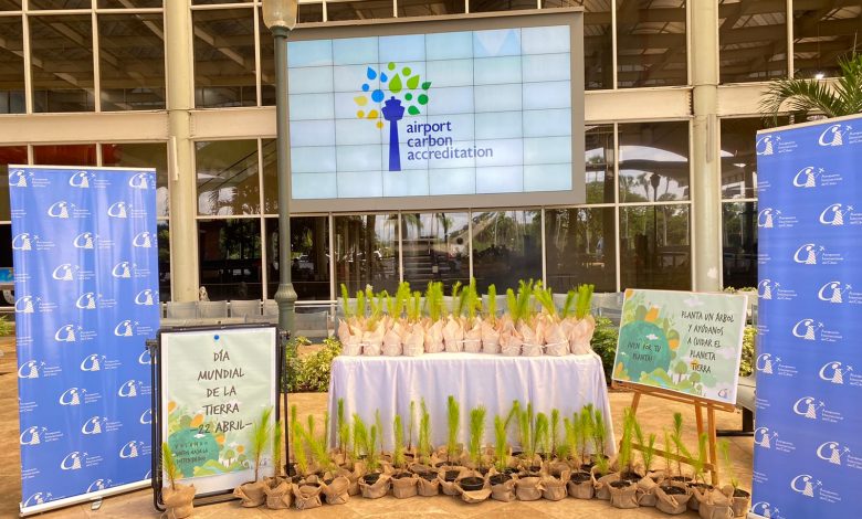 Aeropuerto Cibao distribuye &aacute;rboles entre colaboradores y visitantes por el D&iacute;a Mundial de la Tierra