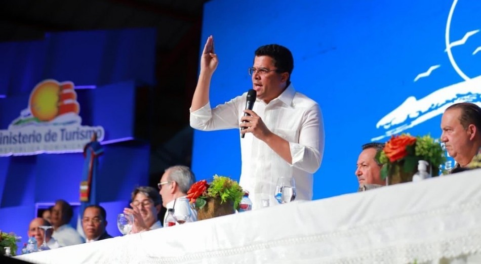 Presentan plan de ordenamiento a vendedores informales 25 playas