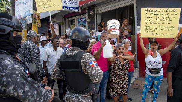 En Los Girasoles convocan a marcha por tanda de apagones e incumplimiento de la CAASD
