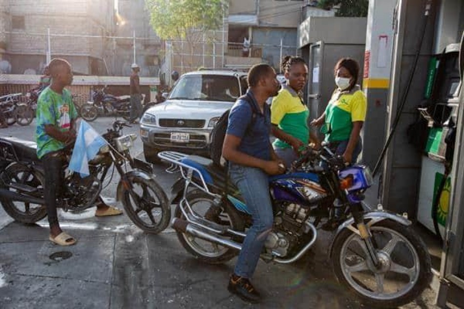 El combustible vuelve a las gasolineras en Haití, aunque a precios más altos