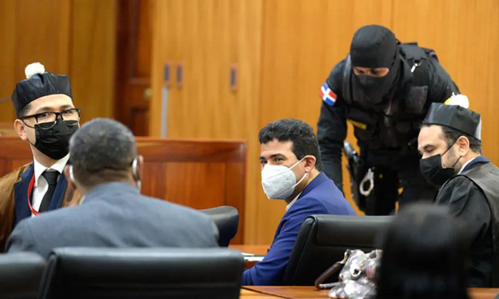 Adan C&aacute;ceres &ldquo;arrastr&oacute;&rdquo; a sus feligreses en caso de corrupci&oacute;n