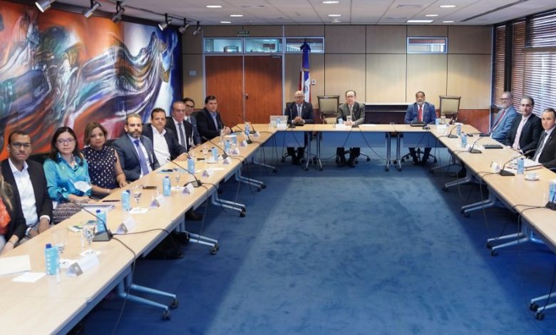 Valdez Albizu pasa revista al sector construcci&oacute;n con Acoprovi