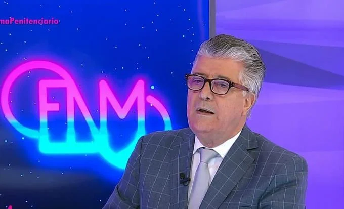 Roberto Santana denuncia que encargado de seguridad de La Victoria recibe siete millones de pesos semanales