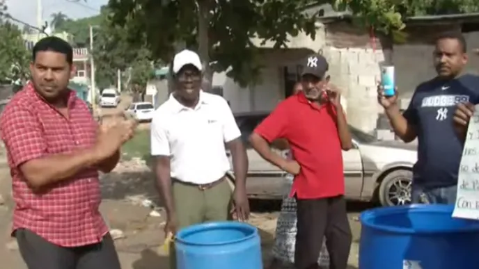 Moradores del sector Alondra con el grito al cielo ante la falta de agua y calles en mal estado