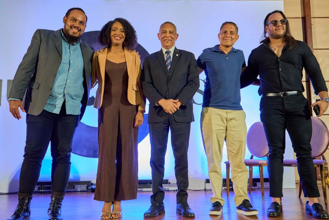Expertos coinciden en necesidad de formalizar la industria musical y fomentar alianzas en el sector