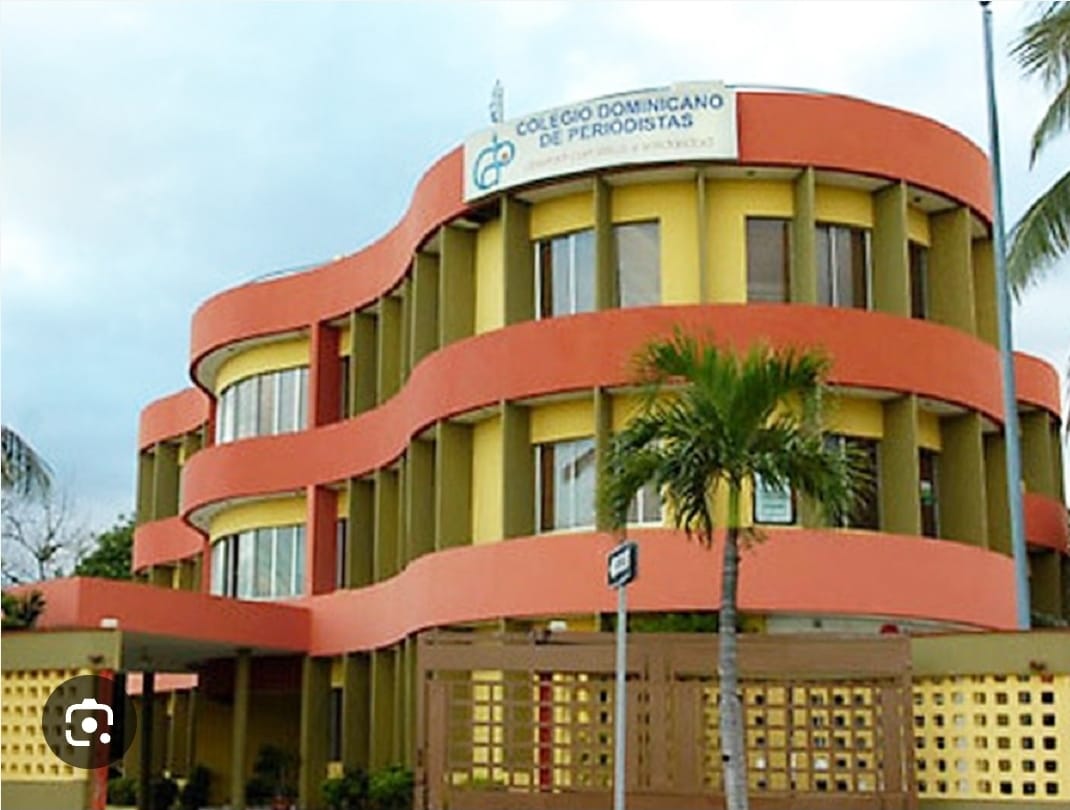 Colegio Dominicano de Periodistas, desacata sentencia definitiva que ordena reintegrar a la Escuela Tur&iacute;stica del Caribe en su edificio