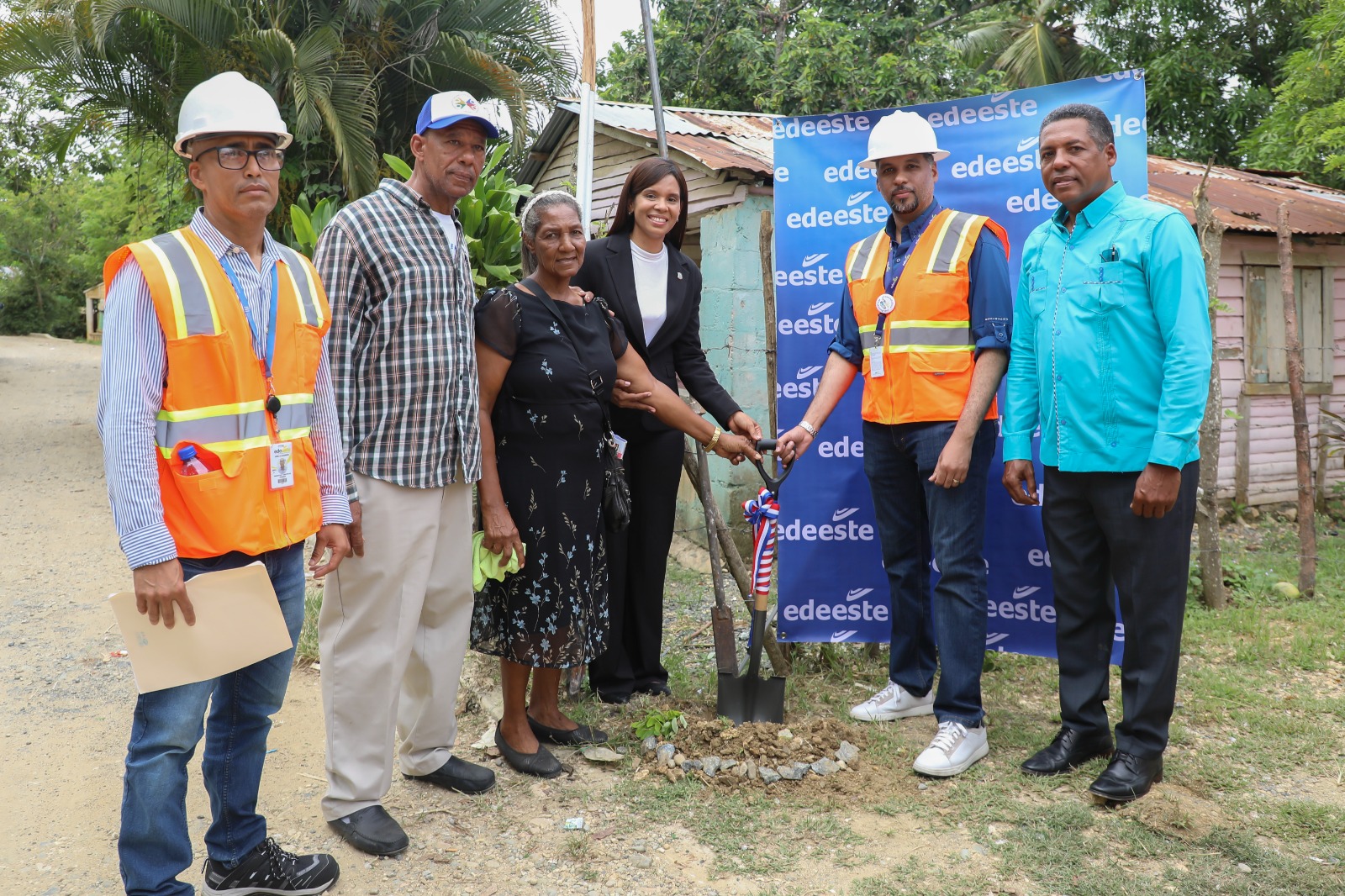 Edeeste inicia trabajos del Proyecto de Rehabilitaci&oacute;n de Redes en el sector Licey de Villa Mella