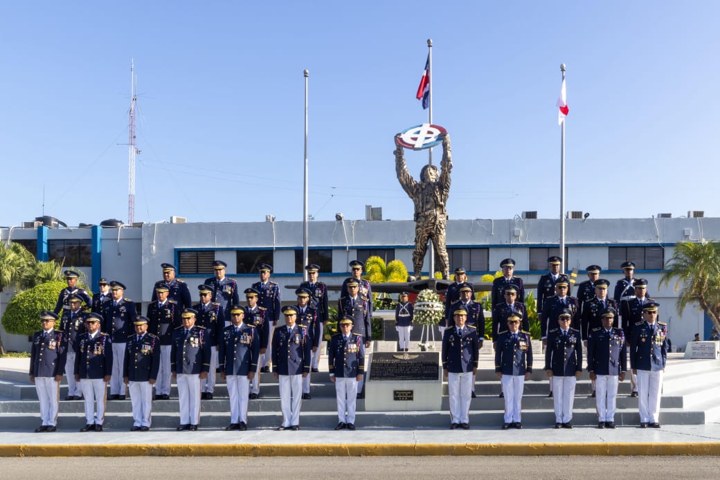 Fuerza A&eacute;rea de Rep&uacute;blica Dominicana conmemora a Nuestra Se&ntilde;ora del Carmen con misa, ofrenda floral y acto de graduaci&oacute;n