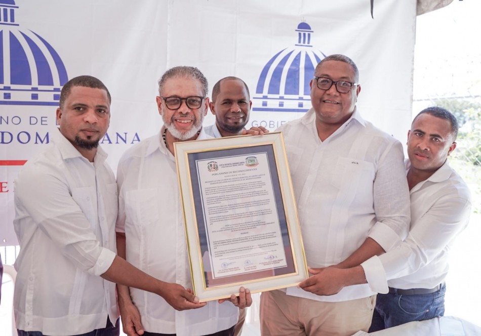 Desarrollo de la Comunidad inaugura parque en Sabana Larga, Elías Piña
