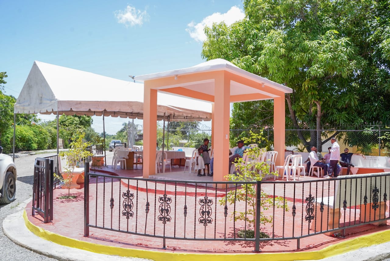 Desarrollo de la Comunidad inaugura parque en Sabana Larga, El&iacute;as Pi&ntilde;a