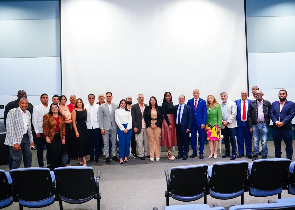 UASD y Asociación de Ciencias Políticas analizan tensiones geopolíticas globales en 2025