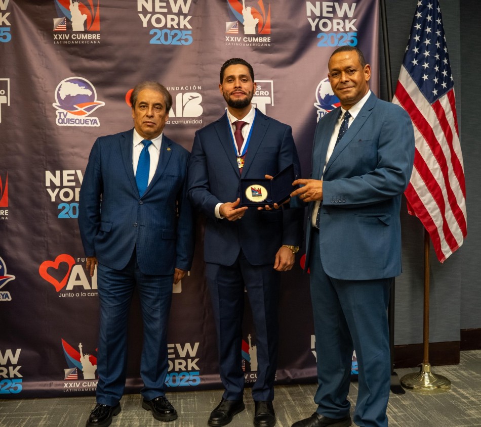 Alexander “El Hijo del Pueblo” Rodríguez recibe el Premio Líder Latinoamericano 2025 en New York como uno de los políticos con mayor proyección del continente