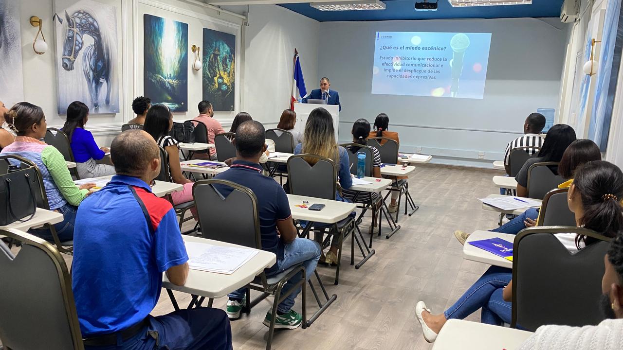 Pareja venezolana revoluciona la educaci&oacute;n en Rep&uacute;blica Dominicana al impartir conocimientos que transforman vidas