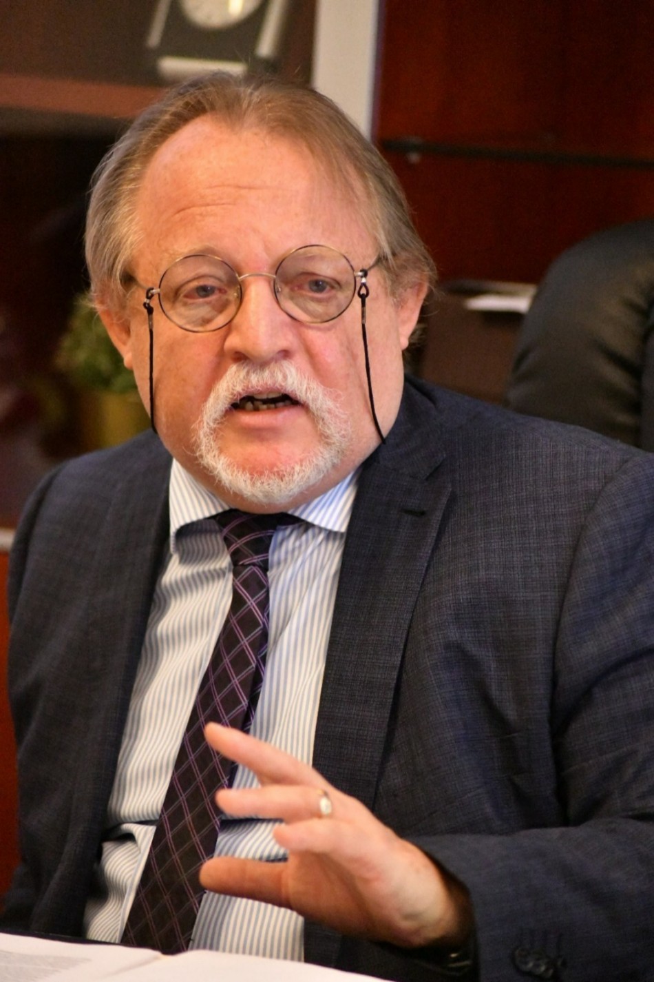 Economista advierte riesgo estructural en el sistema de seguridad social por falta de ajuste en la capitación según nivel de riesgo