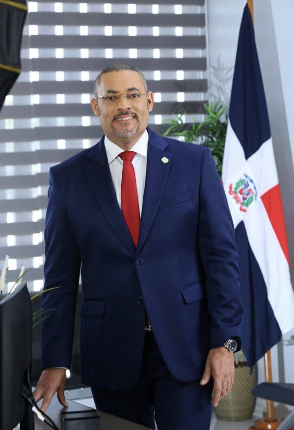 Fuerza del Pueblo elige a Eduard Espiritusanto como vocero en el Senado