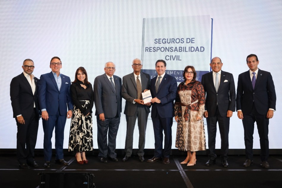 Universal impulsa la educaci&oacute;n con el auspicio de un libro sobre seguros