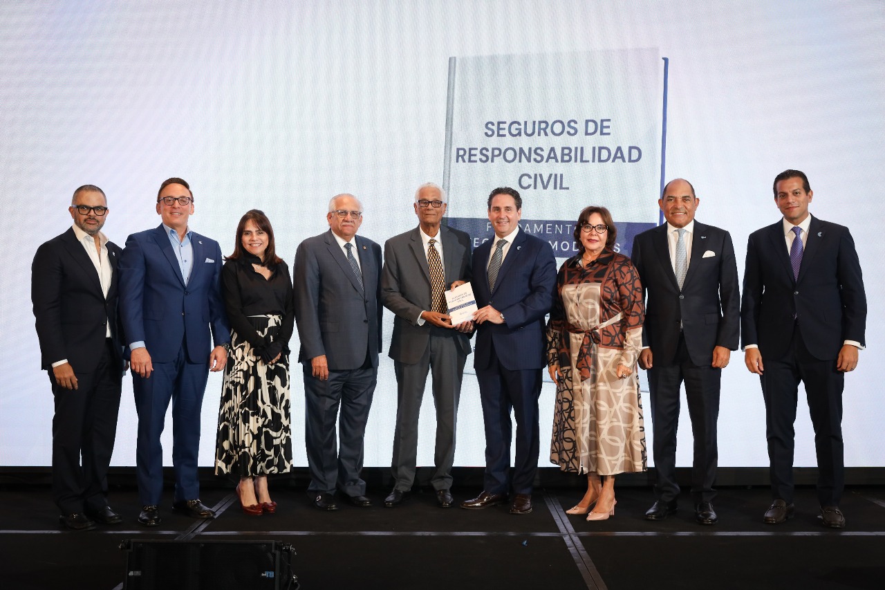 Universal impulsa la educaci&oacute;n con el auspicio de un libro sobre seguros