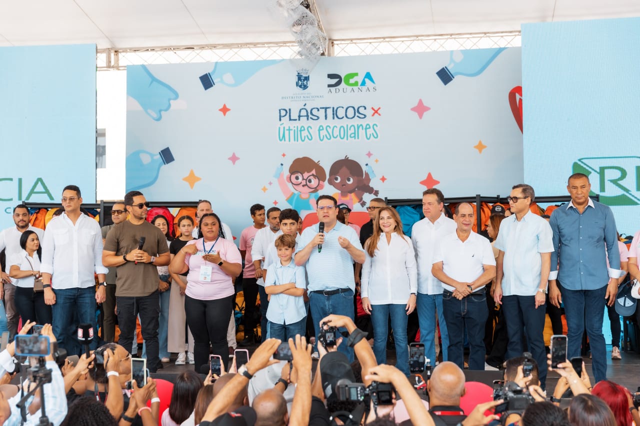 Pl&aacute;sticos por &Uacute;tiles Escolares recolecta 15.2 millones de botellas pl&aacute;sticas