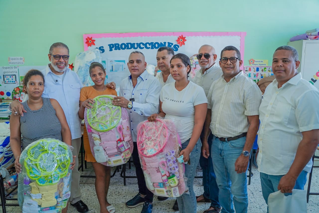 La Ruta Comunitaria de la DGDC lleva jornada asistencial a El Pe&ntilde;&oacute;n, Barahona