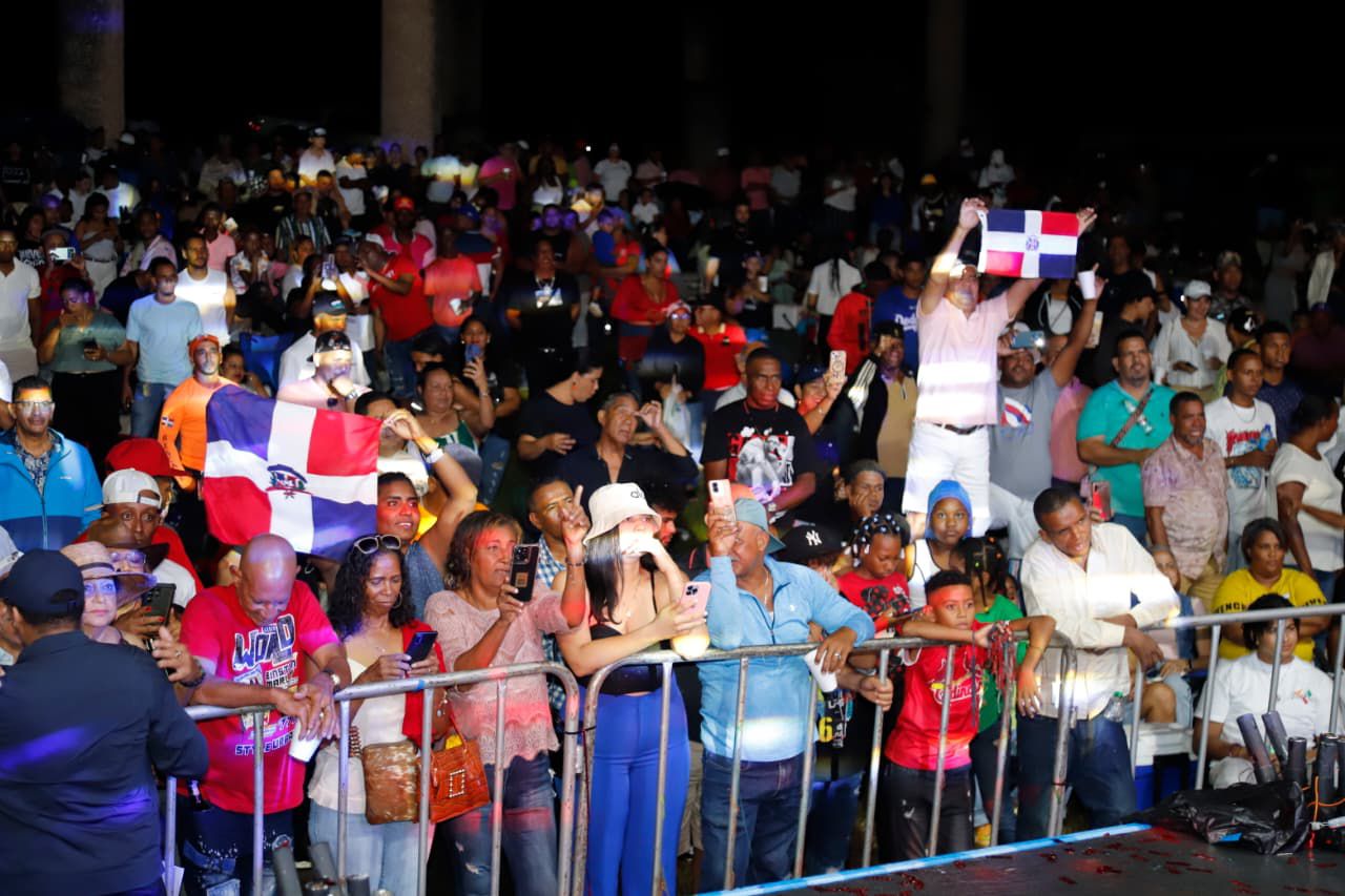 Con todo y lluvia, Capotillo vibr&oacute; con el poder musical &ldquo;Que Viva la Patria