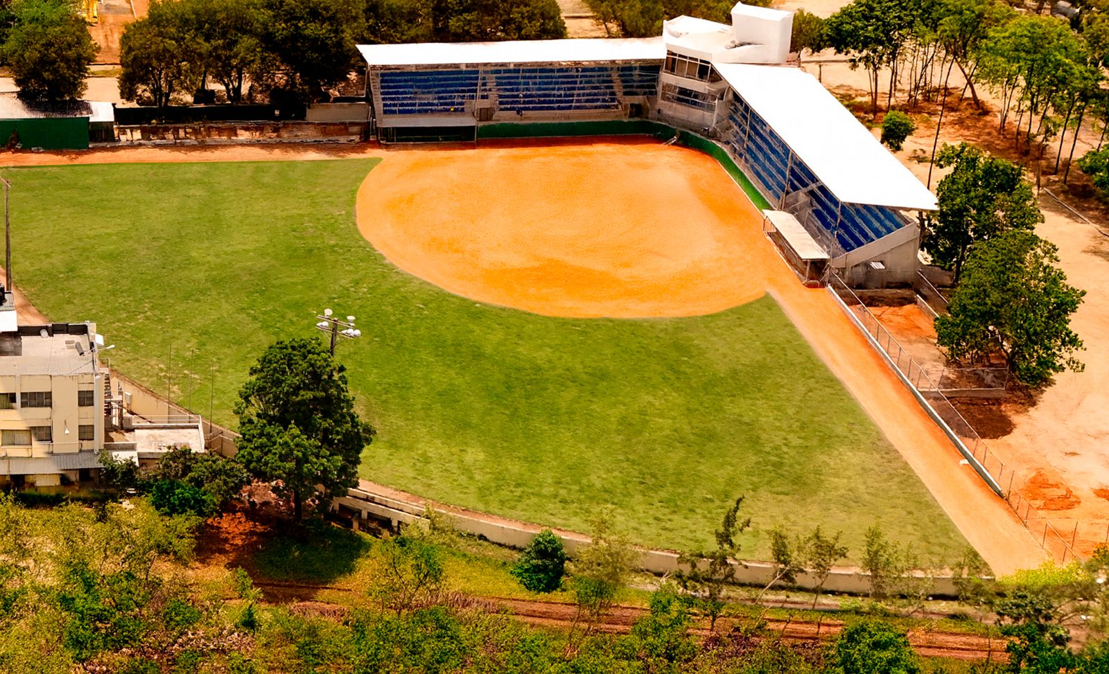 Rod Stewart y Erreway van al Estadio de Softball de Santo Domingo