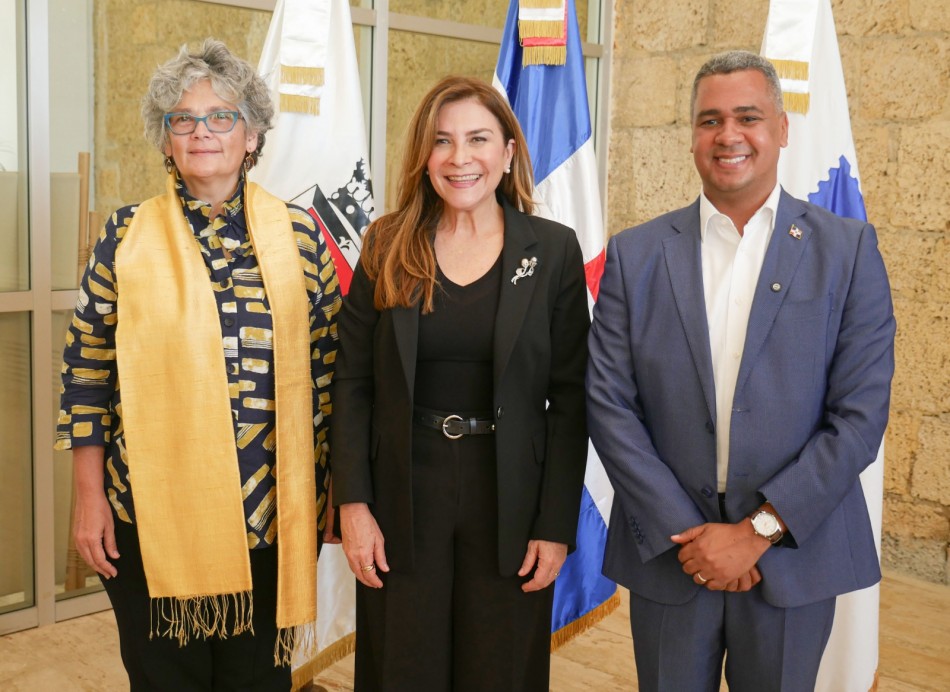 INPOSDOM y Alcaldía del Distrito Nacional rinden homenaje histórico a Salomé Ureña con emisión postal conmemorativa