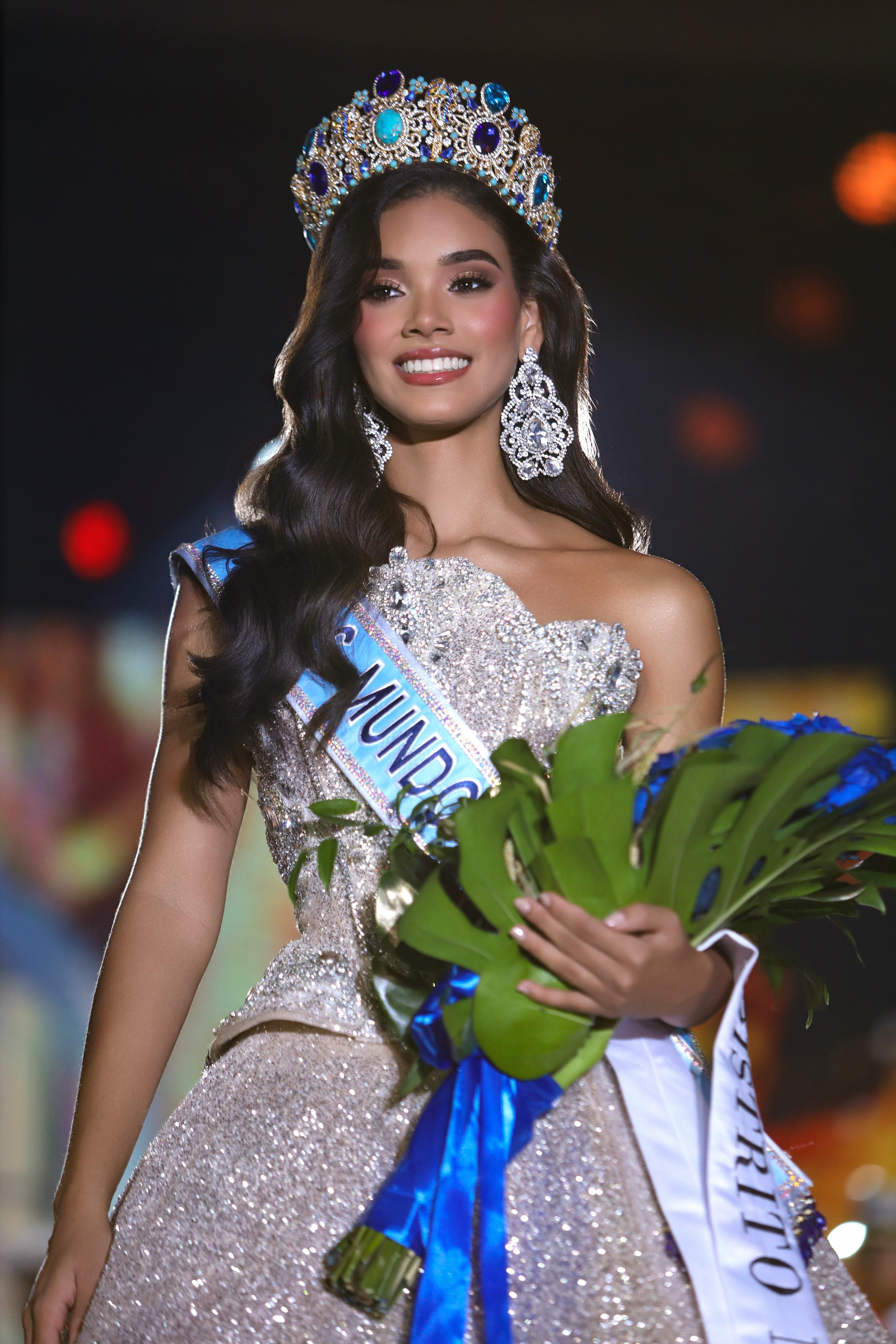 Joheirry Mola de Distrito Nacional es la nueva Miss Mundo Dominicana 2025