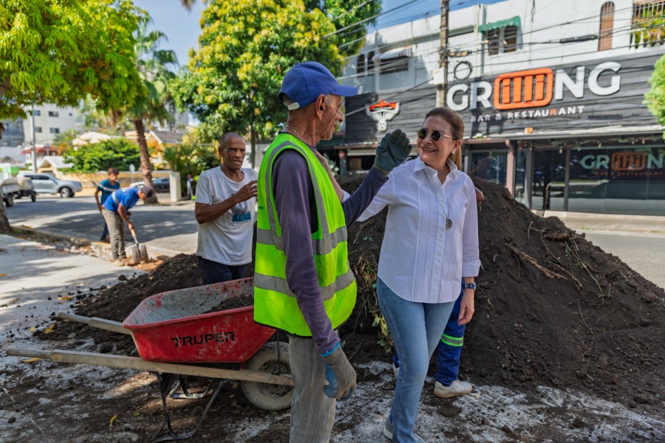 Carolina inspecciona los trabajos que desarrolla la Alcald&iacute;a del DN en la ciudad