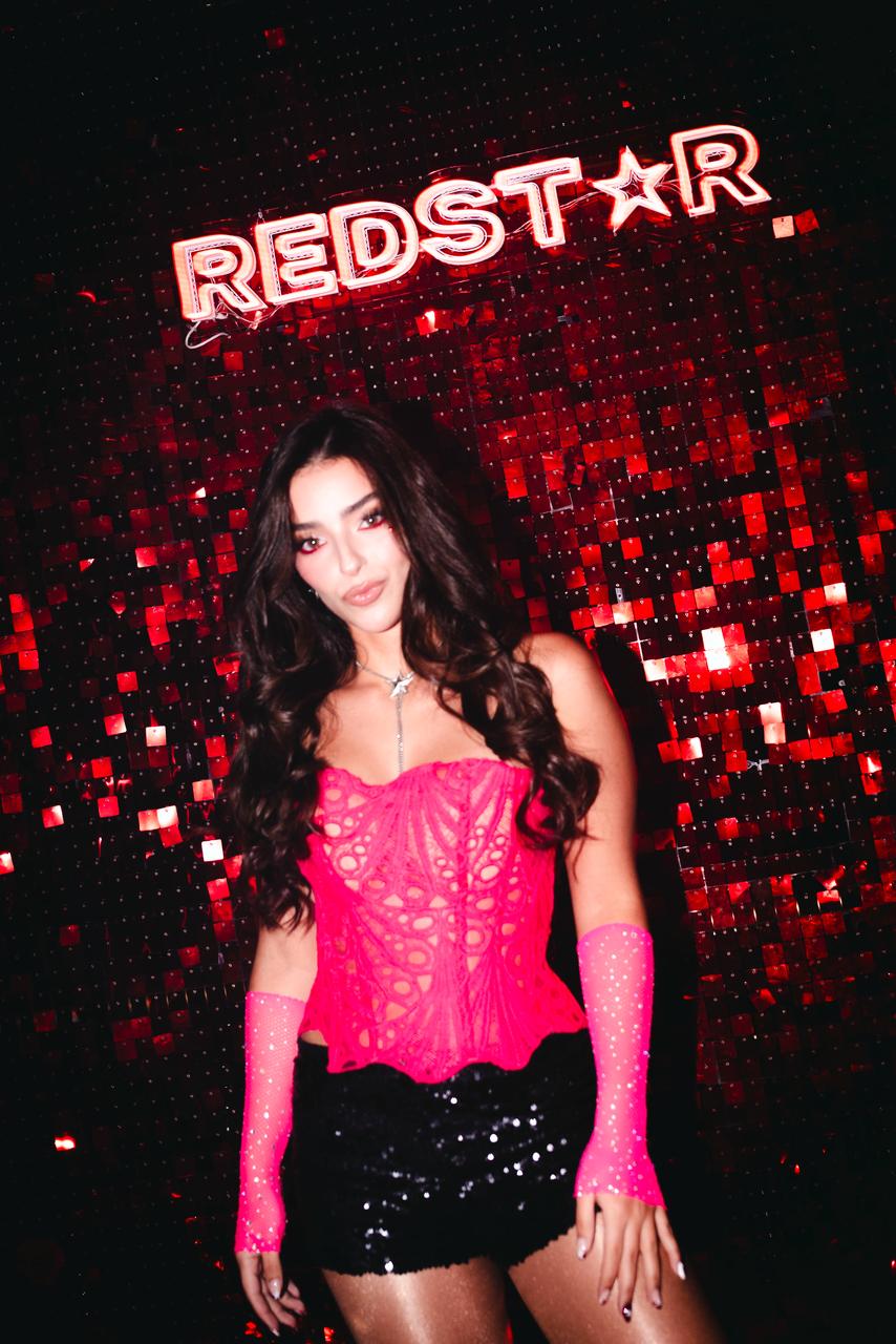 Adri Torr&oacute;n lanza disco &ldquo;REDSTAR&rdquo;; abrir&aacute; show de Erreway