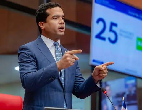 Omar Fernández defiende se libere de impuestos salarios por debajo de RD$52,000