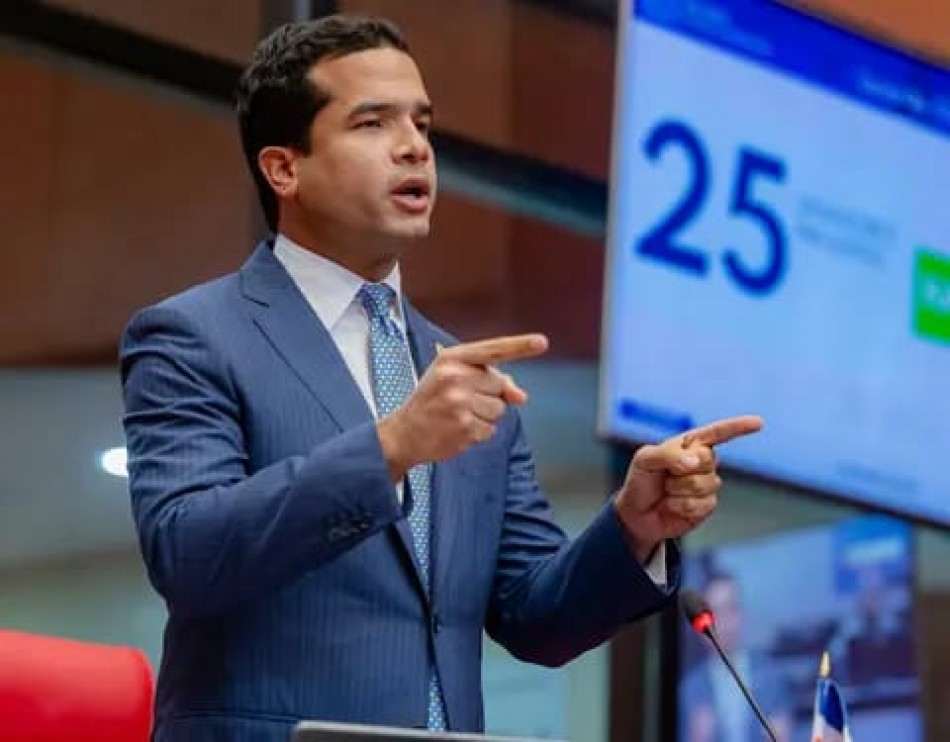 Omar Fern&aacute;ndez defiende se libere de impuestos salarios por debajo de RD$52,000