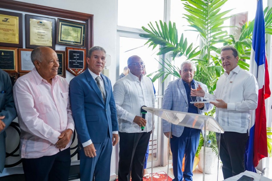 ANADEGAS reconoce al ministro Ito Bison&oacute; por su liderazgo y compromiso con el desarrollo responsable del sector de combustibles