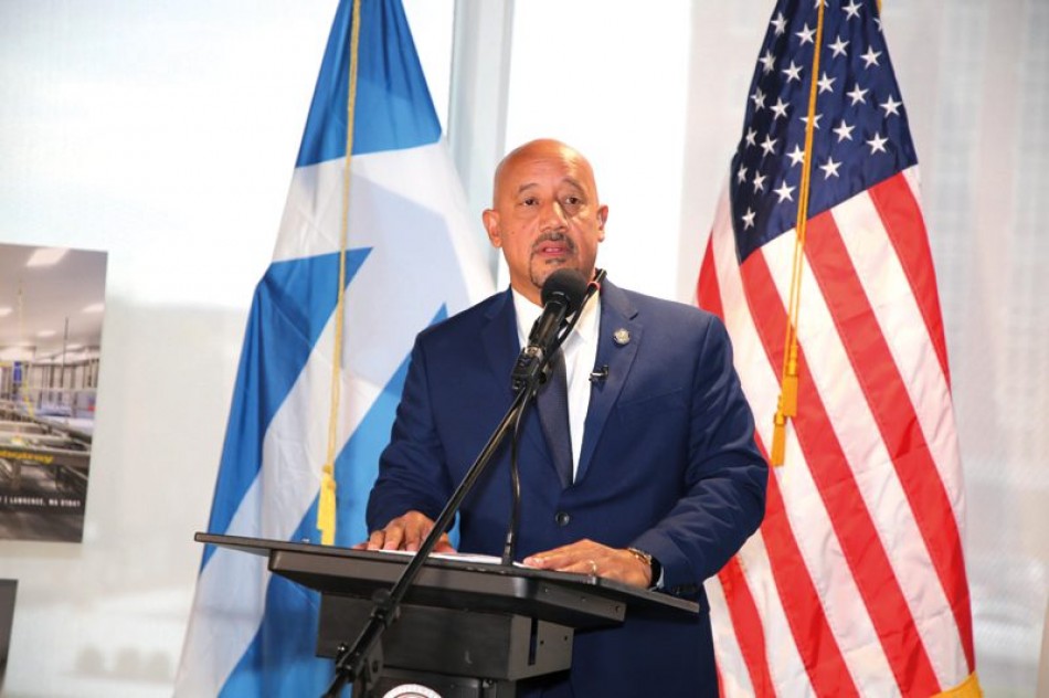 Brian DePe&ntilde;a agradece a la ciudad de Lawrence por su reelecci&oacute;n como alcalde